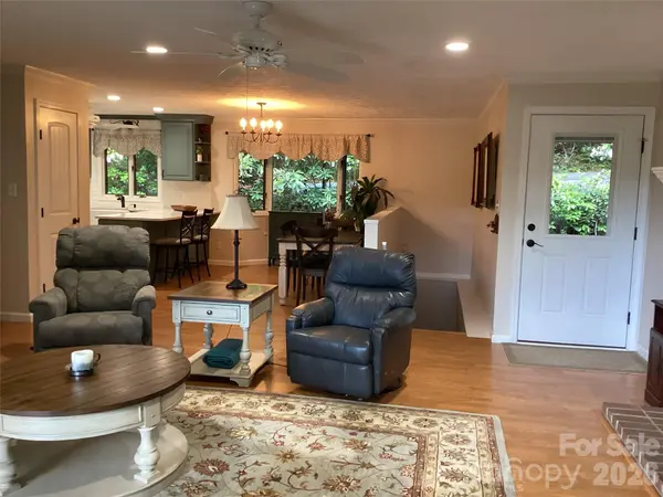 31 Rhododendron RD, Black Mountain, NC 28711