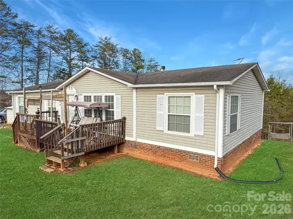 204 Freeman Ridge TRL, Pilot Mountain, NC 27041