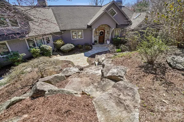 133 Falls Summit RD, Hendersonville, NC 28739