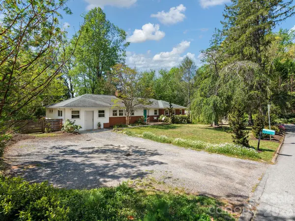 8 Fernlawn RD, Asheville, NC 28805