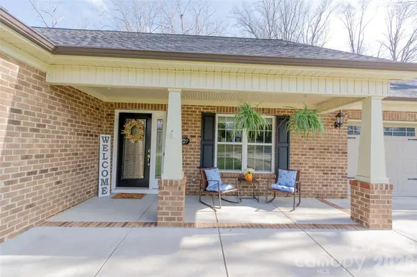 6729 Rollingwood DR, Clemmons, NC 27012