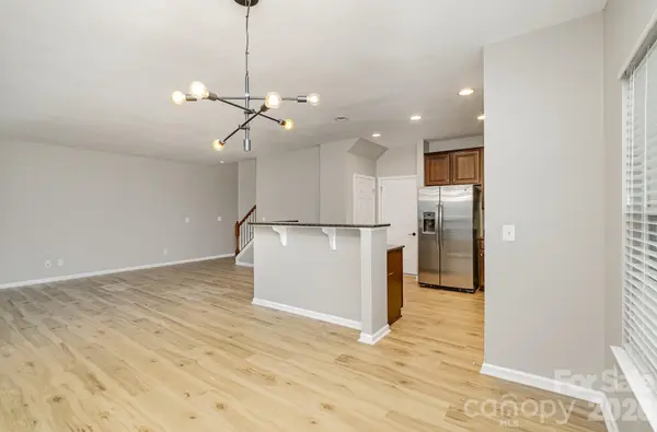 121 Inlet Point DR, Tega Cay, SC 29708