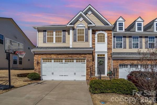 121 Inlet Point DR, Tega Cay, SC 29708