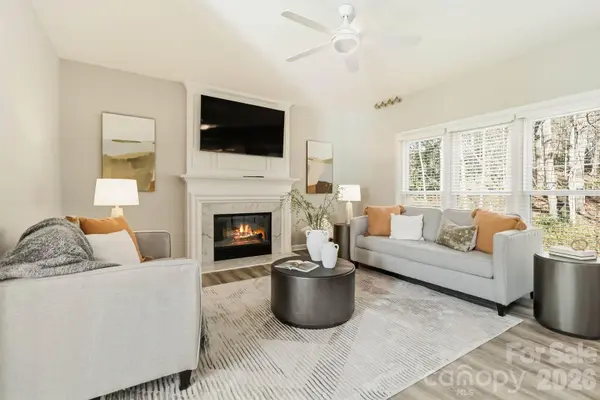 2732 Providence Spring LN, Charlotte, NC 28270