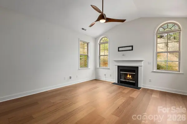 45 Craggy Vista DR, Swannanoa, NC 28778