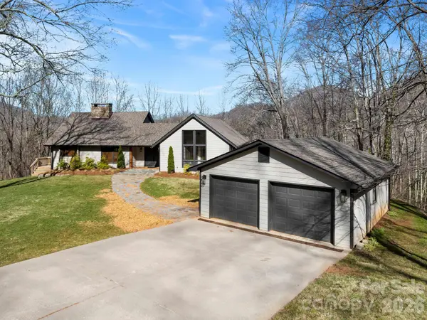 1952 Country Club DR, Canton, NC 28716