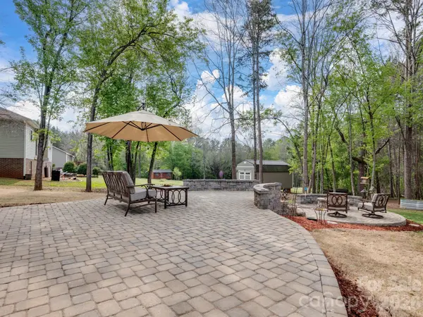 2235 Picnic DR, Newton, NC 28658
