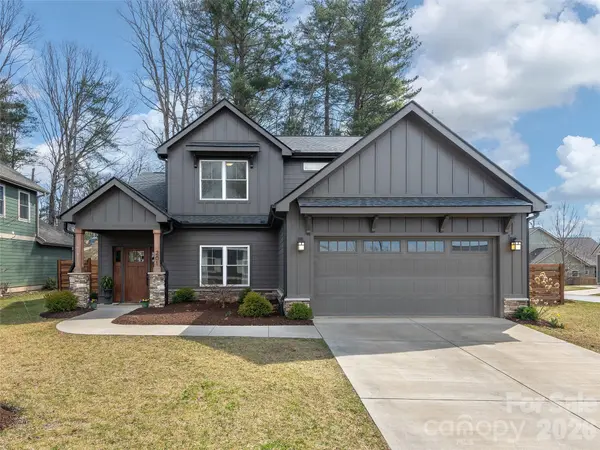 201 Weybridge DR, Arden, NC 28704