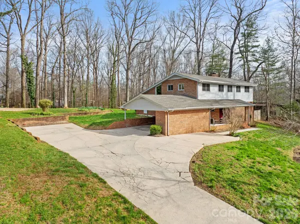 5313 Montevista DR, Greensboro, NC 27407