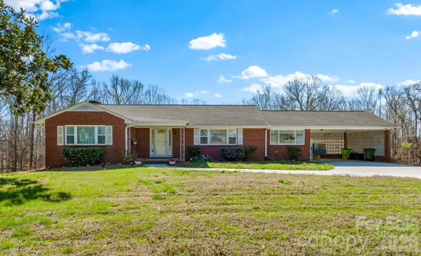3291 Burton RD, Thomasville, NC 27360