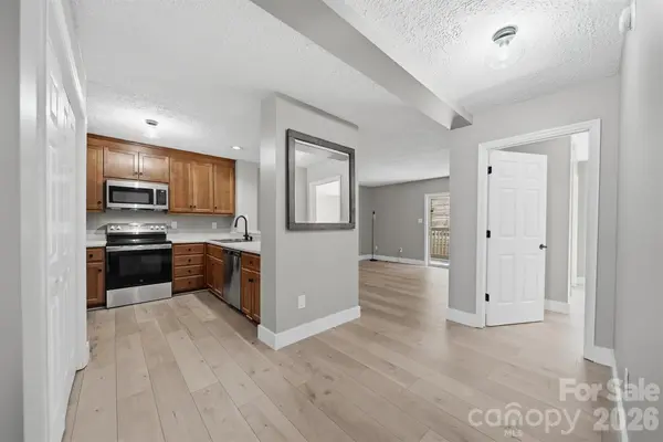 800 Meadowview DR, Boone, NC 28607