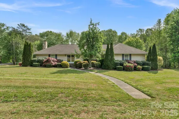 15015 Pawnee TRL,  Matthews,  NC 28104