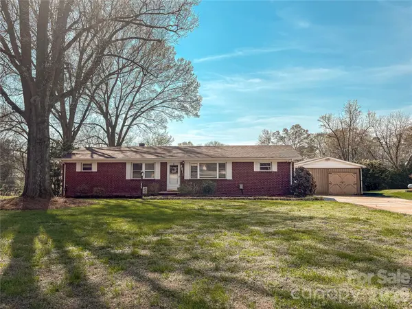 2011 Mountain Creek RD,  Albemarle,  NC 28001