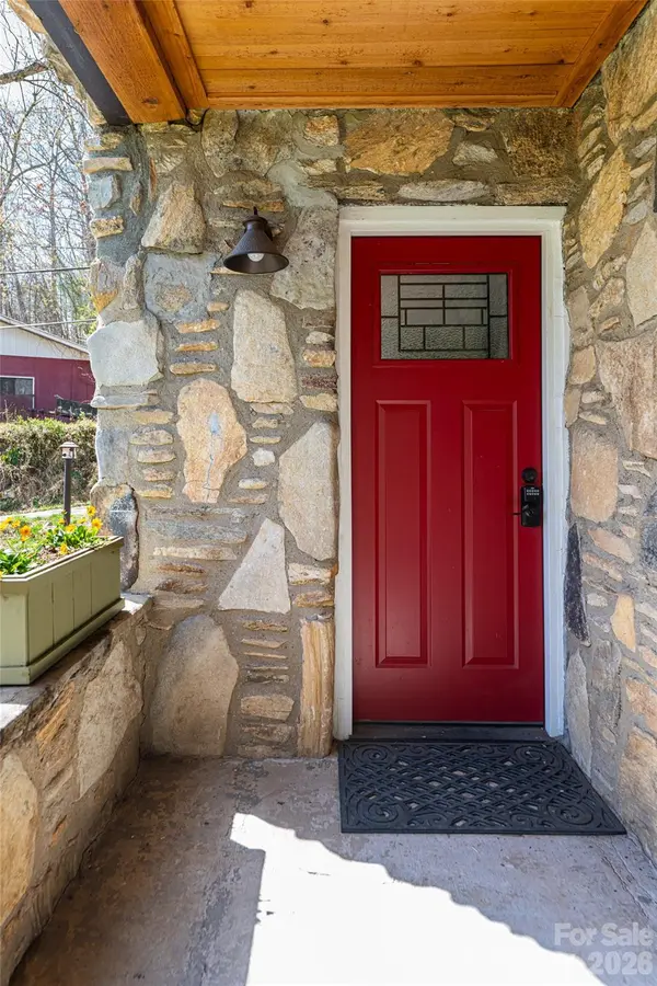 86 Rolling Hills RD, Canton, NC 28716