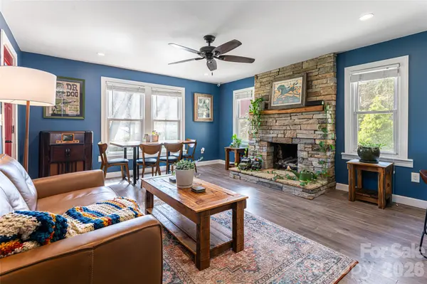 86 Rolling Hills RD, Canton, NC 28716