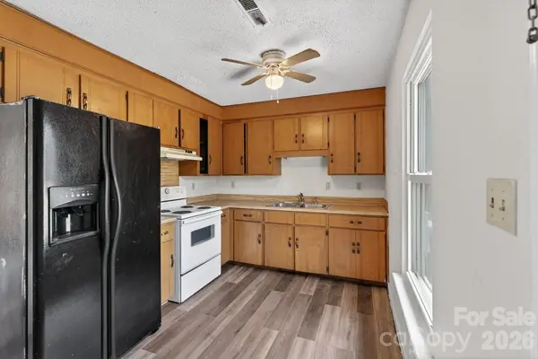1713 Ranchwood DR, Charlotte, NC 28217