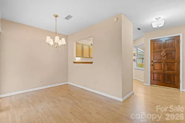 247 5th AVE NE #8, Hickory, NC 28601