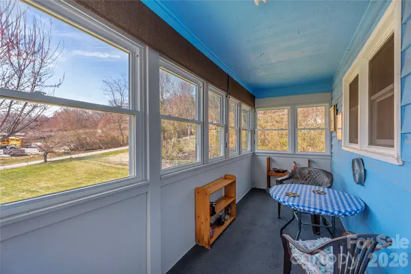 40 Warner RD, Canton, NC 28716