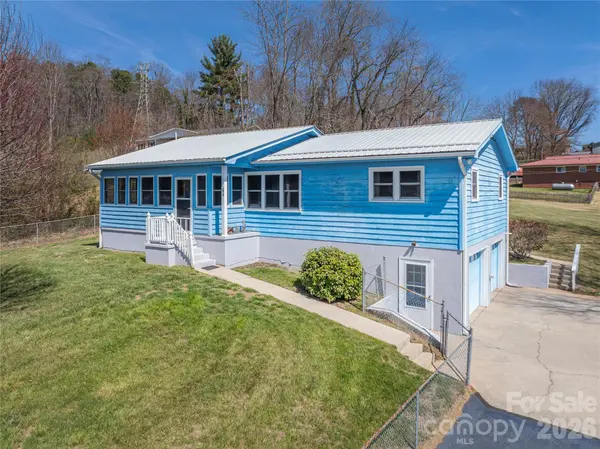 40 Warner RD,  Canton,  NC 28716