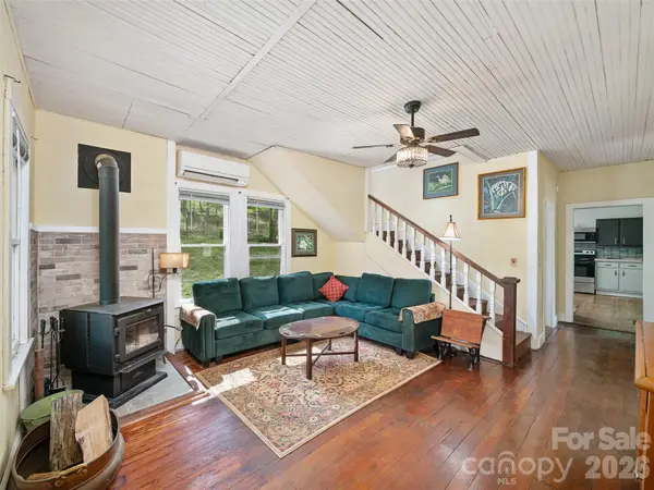 309 Hillside DR, Burnsville, NC 28714