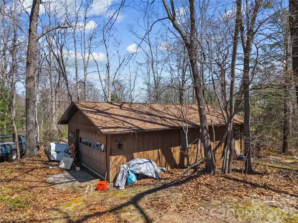 1086 Mine Gap RD, Zirconia, NC 28790