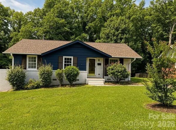 1423 Chelveston DR, Charlotte, NC 28208