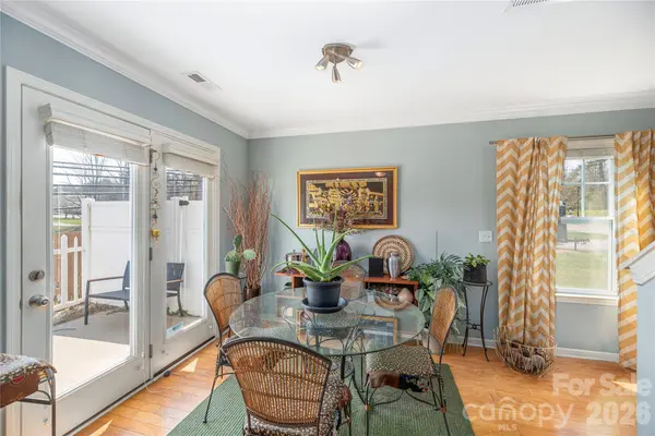 22 Barnett Shoals DR, Weaverville, NC 28787