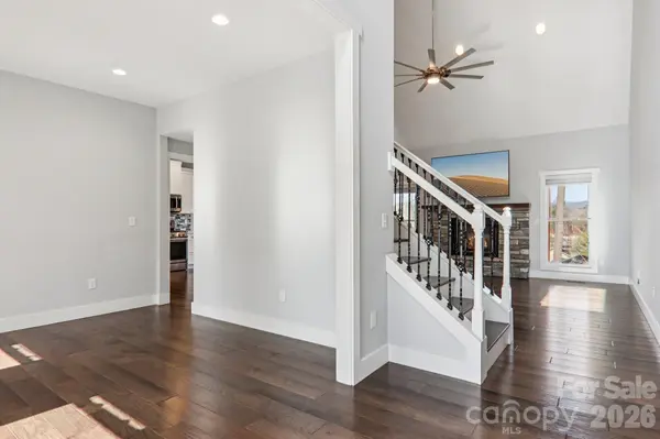 98 Hamilton Woods LN, Etowah, NC 28729