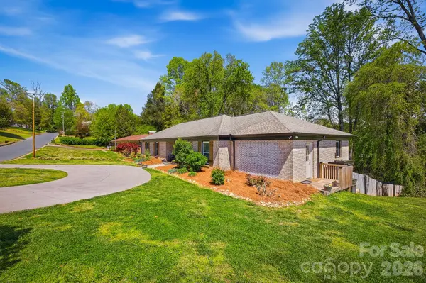906 Hemlock DR NE, Lenoir, NC 28645