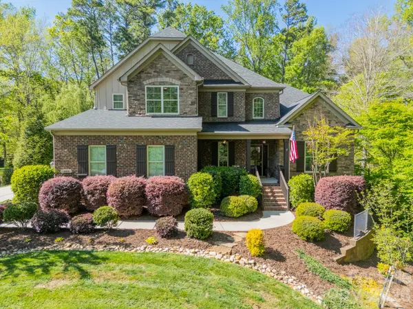 800 Hidden Pond LN, Waxhaw, NC 28173