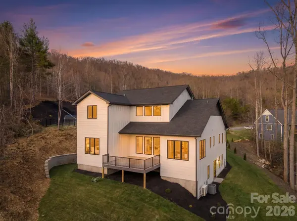 48 Carden RD, Weaverville, NC 28787