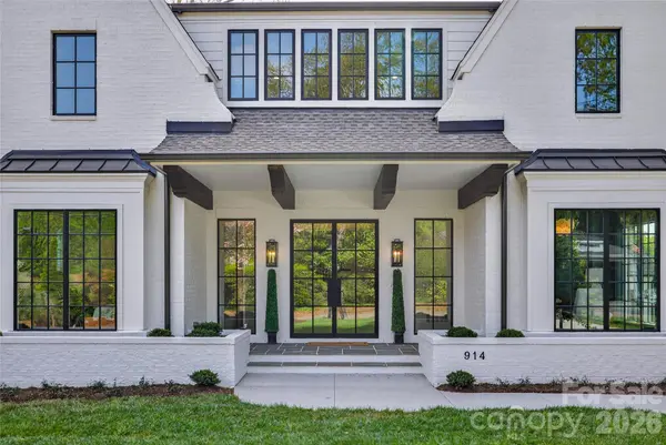 914 Edinburgh LN, Charlotte, NC 28209