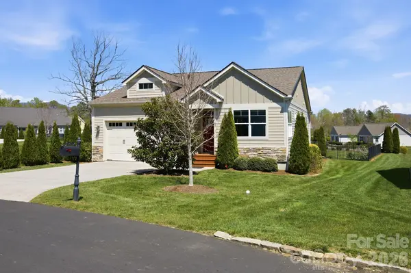 82 Blacksmith Run DR, Hendersonville, NC 28792