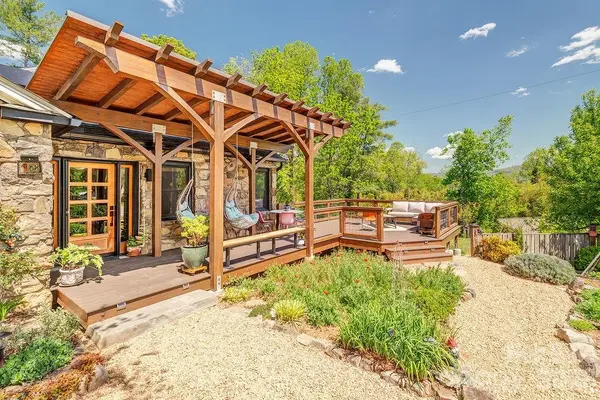 10 Hillendale RD, Asheville, NC 28805