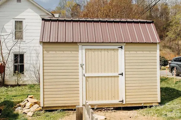 69 W Crawford ST, Old Fort, NC 28762