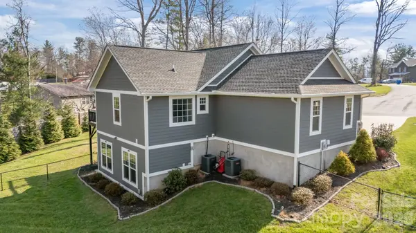 2 Wood Path LN, Arden, NC 28704