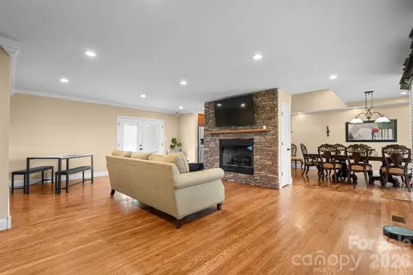 1315 Pear DR, Conover, NC 28613