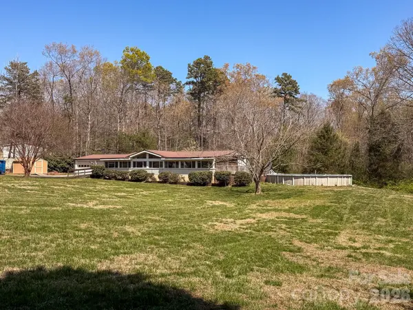 2746 Orangewood LN, Newton, NC 28658