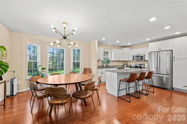 27 Pounding Mill RD, Hendersonville, NC 28792