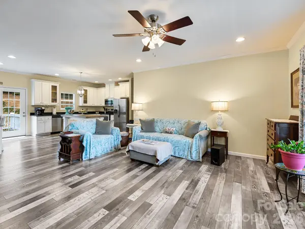 241 West Sunset Ridge DR, Etowah, NC 28729