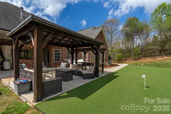 2472 Genelia DR, Claremont, NC 28610