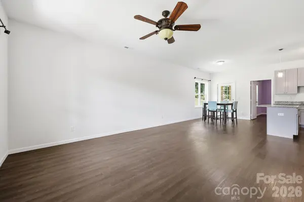 10 Scarlett Ridge DR, Marshall, NC 28753