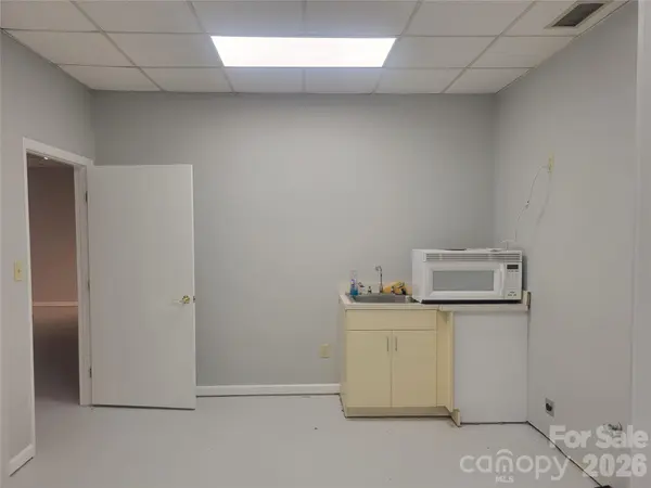 731 Main AVE SW, Hickory, NC 28602