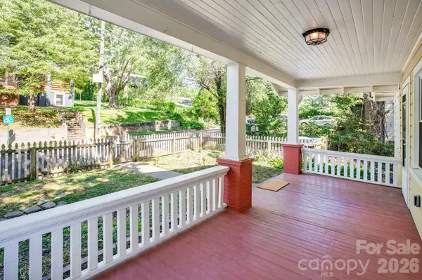 32 Swannanoa AVE, Asheville, NC 28806