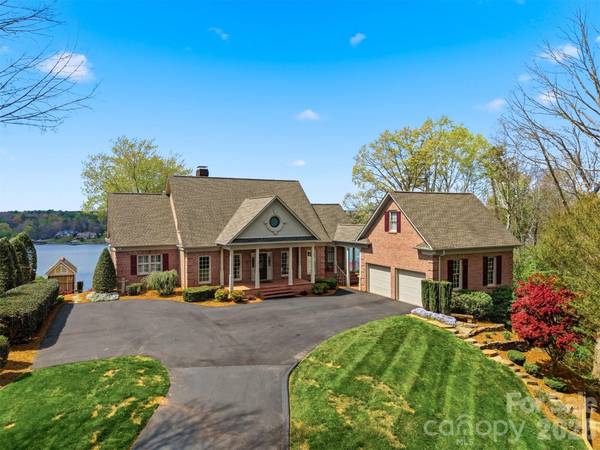 3820 8th Street PL NW, Hickory, NC 28601
