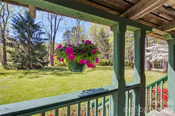 51 Hawks LNDG, Weaverville, NC 28787