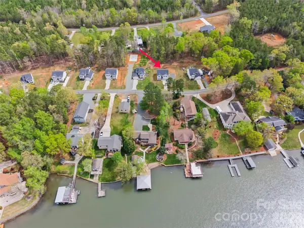 319 Shoreline DR, New London, NC 28127