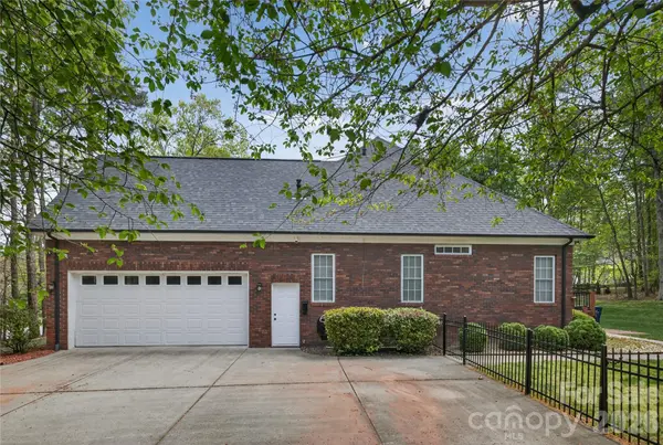 4854 Huddersfield DR, Harrisburg, NC 28075