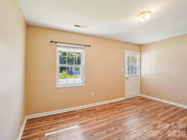 88 Lees Creek RD, Asheville, NC 28806