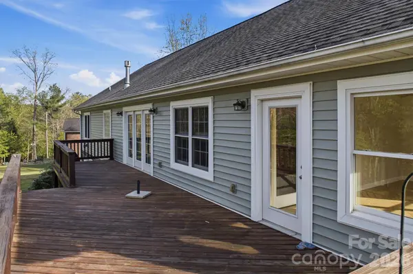 5205 South Oak CIR, Granite Falls, NC 28630